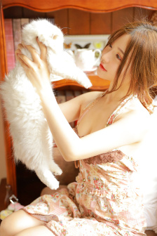 美女把尿口